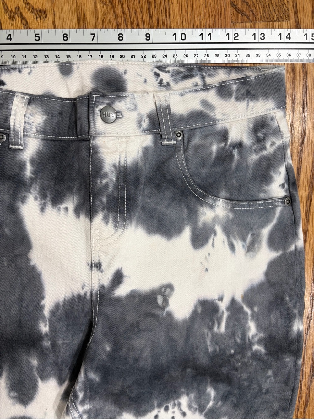 HUE B&W Tie-Dye High Skimmer Raw Hem Denim Leggings (Small) - Picture 5 of 8
